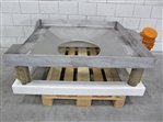 Big bag discharge station support table with vibrator