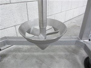 Agitator with mobile lifting stand