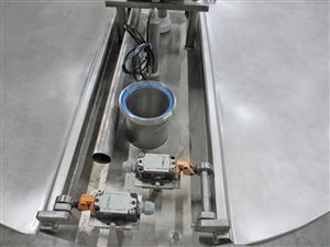 Scraped agitator for conical tank