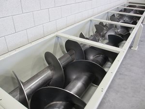 Twin mixing screw feeder