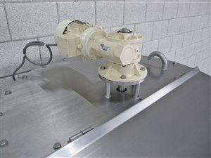 Axflow pump trolley with Waukesha MDL 0040 lobe pump and buffer tank