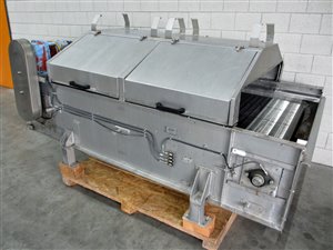 De-watering conveyor belt