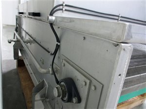 De-watering conveyor belt