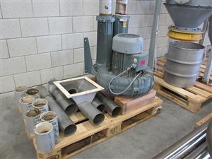 Vacuum conveying system