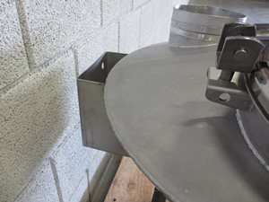 Vacuum conveying feeding shoe with hopper