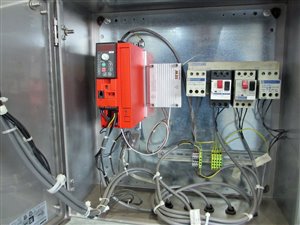 Folding elevating belt with mobile bag discharge