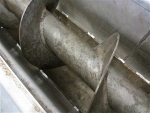 Screw elevator with inlet hopper