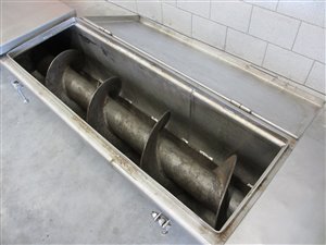 Screw elevator with inlet hopper