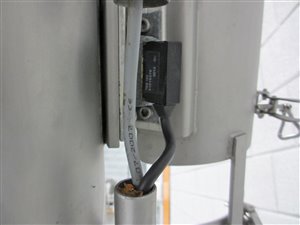 Mobile elevating conveyor with hopper