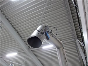 Mobile elevating conveyor with hopper