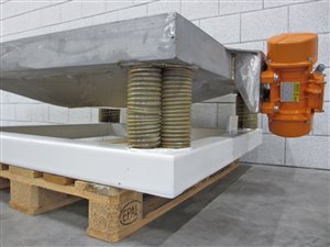 Big bag discharge station support table with vibrator