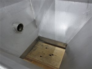 Unit for controlled emptying of big bags