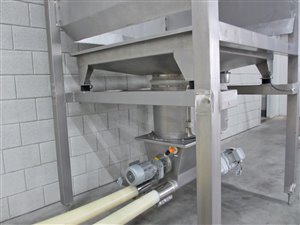 Big bag unloading station with 2 flexible discharge screws