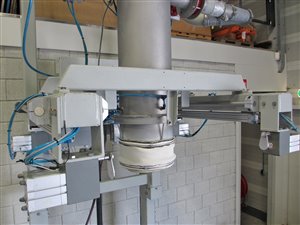 bulk bag filling station with pallet dispenser and conveyors