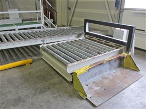 bulk bag filling station with pallet dispenser and conveyors