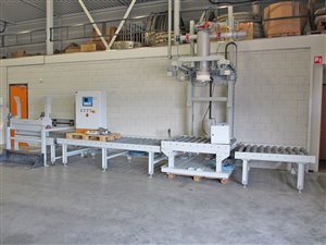 bulk bag filling station with pallet dispenser and conveyors