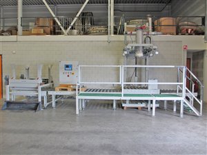 bulk bag filling station with pallet dispenser and conveyors