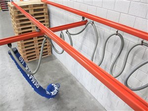 Vacuum Lifting device for bags with guidance rails