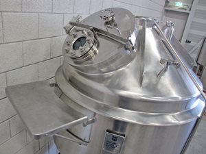 800mm STAINLESS STEEL PROCESS TANK COVER LID WITH MIXER ACCESS HOLE. 