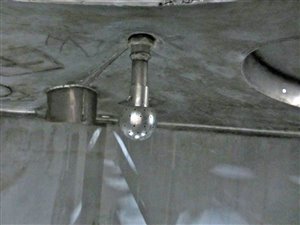 2000 liter stainless steel tank with load cells