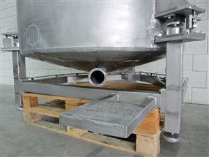 2000 liter stainless steel tank with load cells