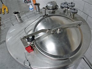 stainless steel tank 1600 liter with steps and platform