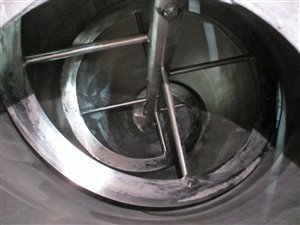 Visco-tank VV1000 with feed screw for positive displacement pump