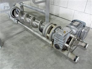 Visco-tank VV1000 with feed screw for positive displacement pump