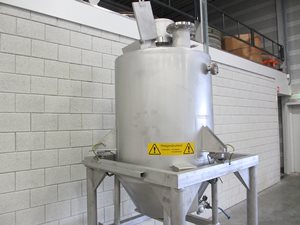 600 litre stainless steel weighing hopper with heat exchanger