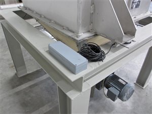 1500 litre stainless steel silo with discharge screw