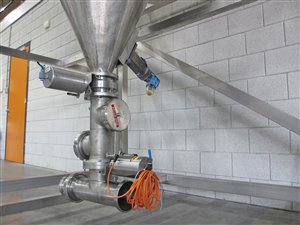 2500 litre weighing silo with 2000 litre buffer silo