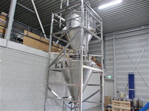 2500 litre weighing silo with 2000 litre buffer silo