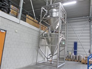2500 litre weighing silo with 2000 litre buffer silo