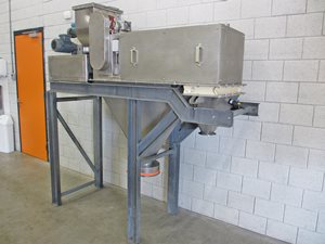 Brabender DBW weight-belt feeder with DDSR twin screw feeder