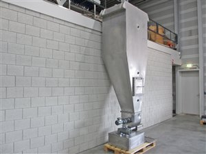 Brabender DDSR60 volumetric feeder with silo