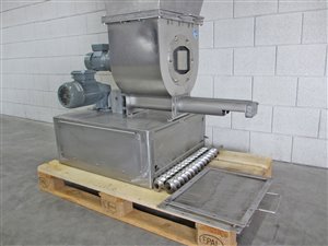 Brabender DDSR60 volumetric feeder with silo