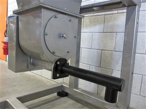 Screw feeder with hopper - weighing