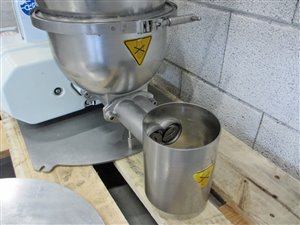 K-Tron K2M-T35/DR twin-screw feeder